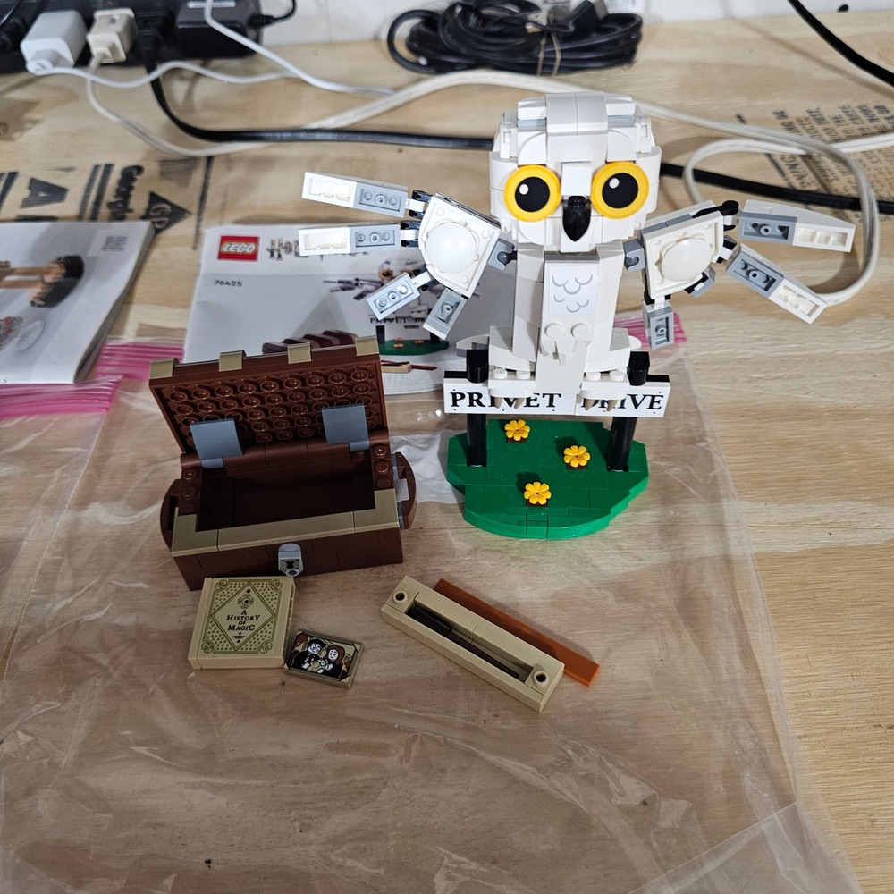 LEGO Harry Potter Hedwig at 4 Privet Drive 76425 Owl Trunk Set Pre-Assembled